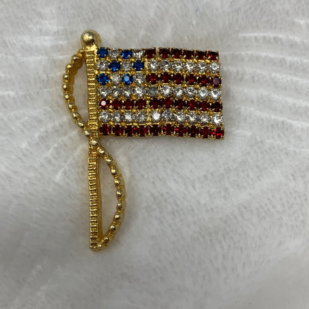 Vintage Signed KC Rhinestone American Flag Brooch Gold Tone Patriotic Pin Bling